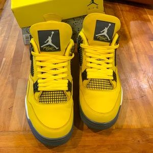Nike Air Jordan Retro 4